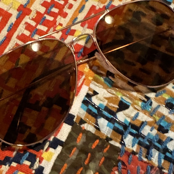 Aviator Amber Sunglasses 🕶️ - Picture 2 of 9